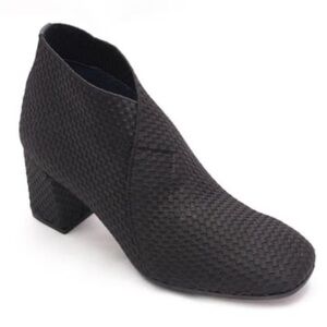 Women’s Baton Rouge Black Braided Heeled Ankle Boot Size 8.5